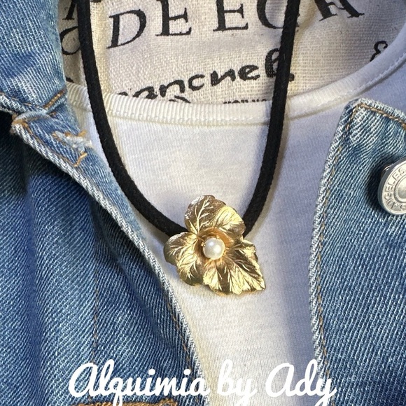 Alquimia by Ady Gold Leaf Necklace - Picture 3 of 4